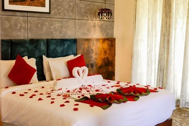Honeymoon Cottage with Jacuzzi