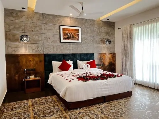 Honeymoon Cottage with Jacuzzi