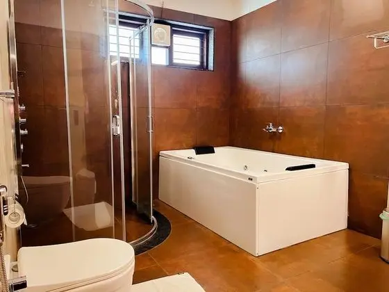 Honeymoon Cottage with Jacuzzi