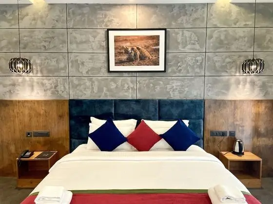 Honeymoon Cottage with Jacuzzi