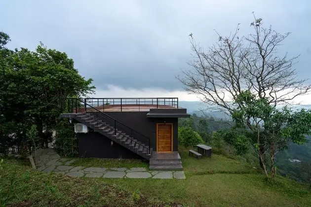 Sunset View Cottage with Jacuzzi