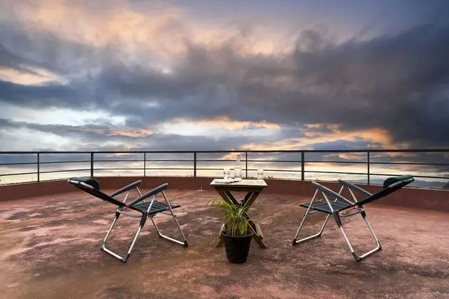 Sunset View Cottage with Jacuzzi