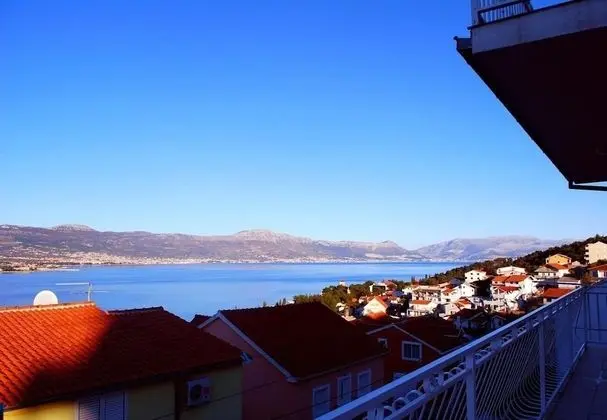 Apart Daire (Hazi 1 - 150m from sea - A1 Trogir(4+)