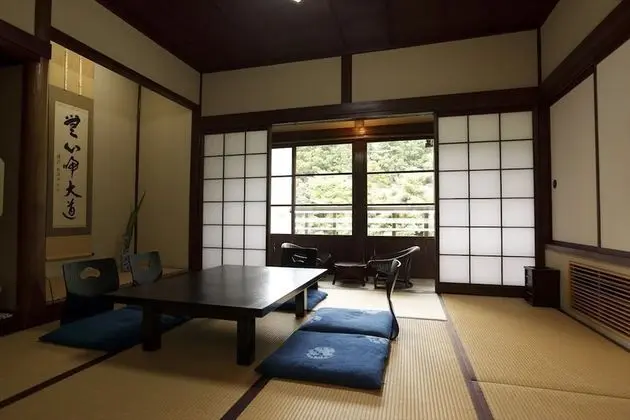 Oda, Nehir Manzaralı (Japanese Western Style, Kuu)