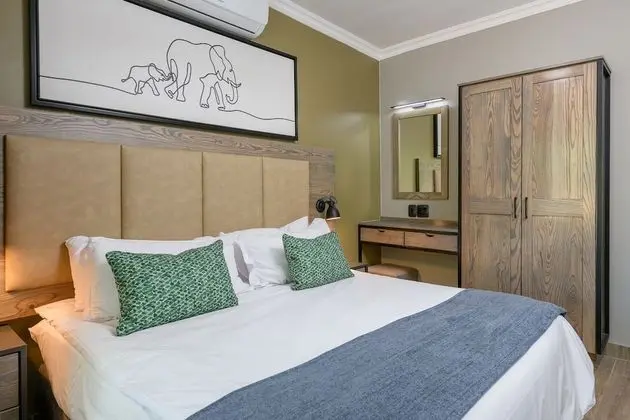 Two-Bedroom River View Cabin with Splash Pool