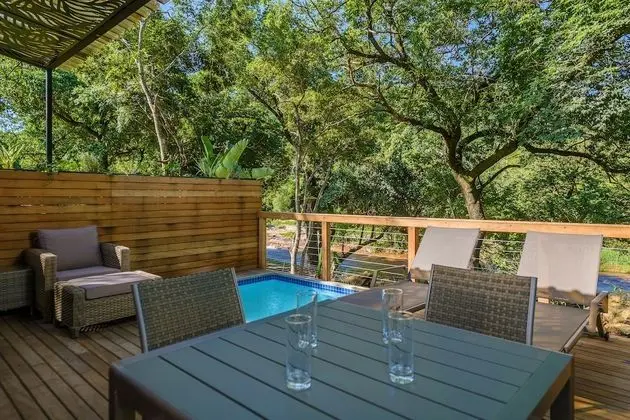 Two-Bedroom River View Cabin with Splash Pool