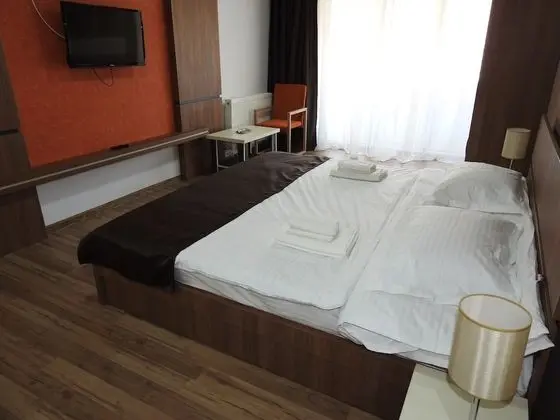 Tek Büyük Yataklı Oda, 1 Çift Kişilik Yatak