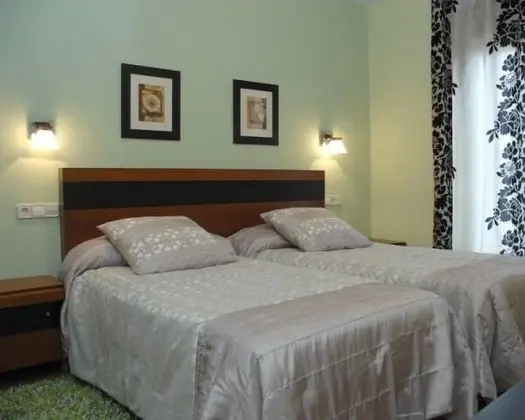 Basic Tek Büyük veya İki Ayrı Yataklı Oda