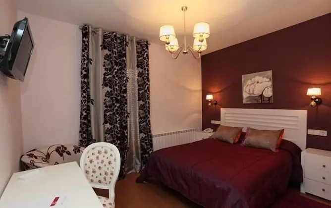 Basic Tek Büyük veya İki Ayrı Yataklı Oda