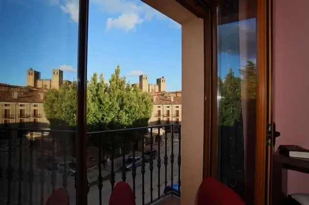 Basic Tek Büyük veya İki Ayrı Yataklı Oda