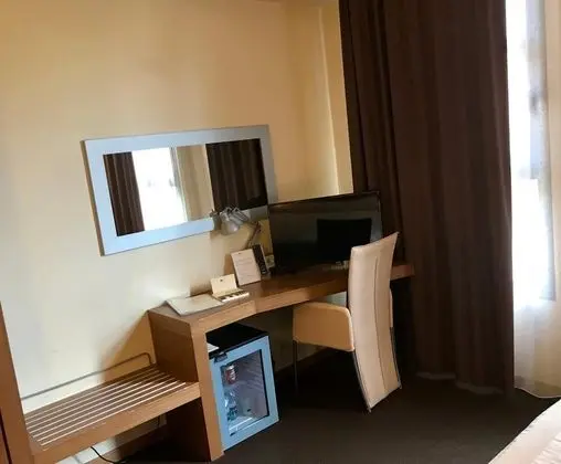 Büyük Yataklı Tek Kişilik Oda