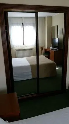 Büyük Yataklı Tek Kişilik Oda