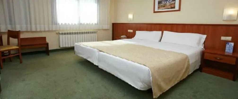 Tek Büyük veya İki Ayrı Yataklı Oda (Extra bed)