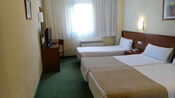 Tek Büyük veya İki Ayrı Yataklı Oda (Extra bed)