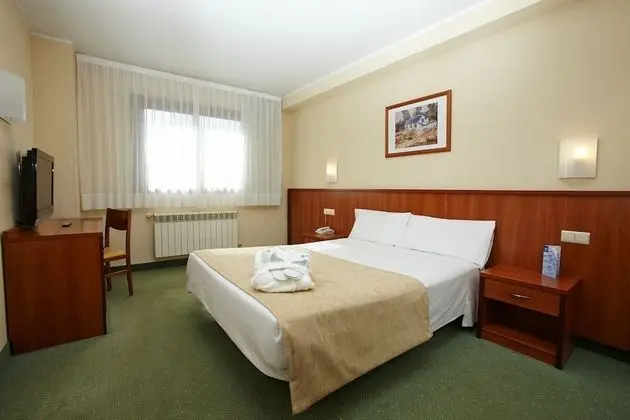 Tek Büyük veya İki Ayrı Yataklı Oda (Extra bed)