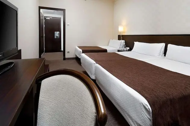 Tek Büyük veya İki Ayrı Yataklı Oda (With extra bed)