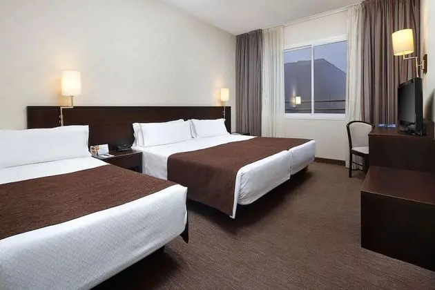 Tek Büyük veya İki Ayrı Yataklı Oda (With extra bed)
