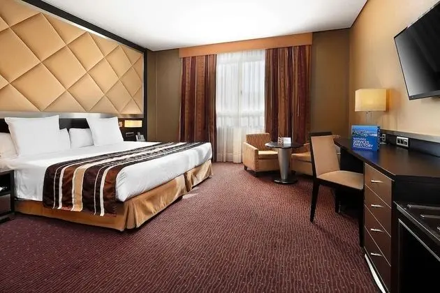 Büyük Yataklı Tek Kişilik Oda