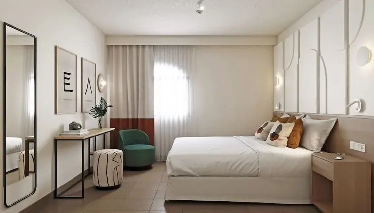 Teen Suite (4 Adults + 1 Child)
