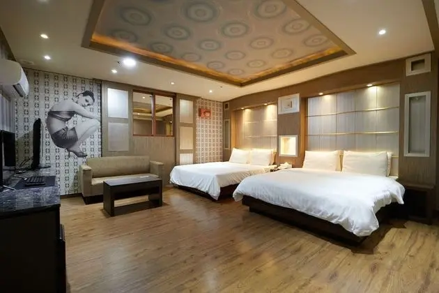 Deluxe Room (Check-in 8PM on Sat. & the day before holiday)