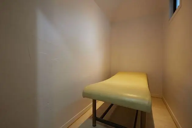 Economy Room (1) (Check-in 8PM on Sat. & the day before holiday)