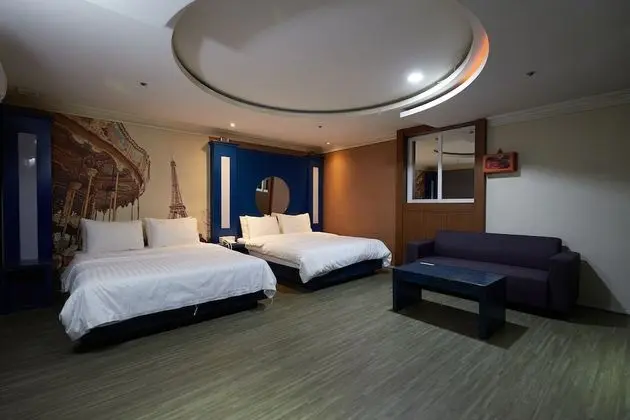 Standard Room (2) (Check-in 8PM on Sat. & the day before holiday)