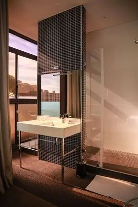 Luxury Oda