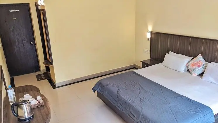 Luxury Tek Büyük Yataklı Oda, 1 En Büyük (King) Boy Yatak, Sigara İçilebilir, Bahçe Manzaralı
