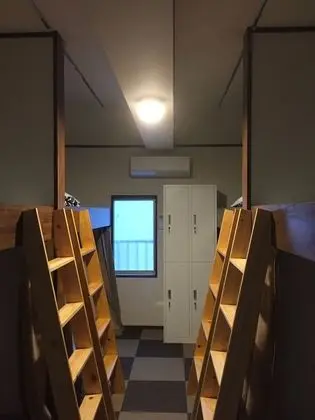 Ortak Ranzalı Oda, Sadece kadınlar için