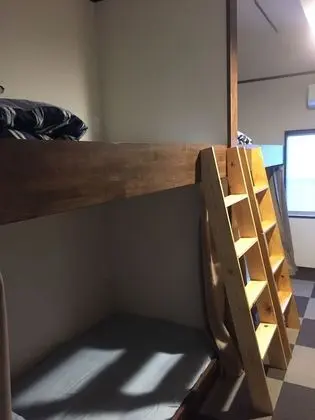 Ortak Ranzalı Oda, Sadece kadınlar için