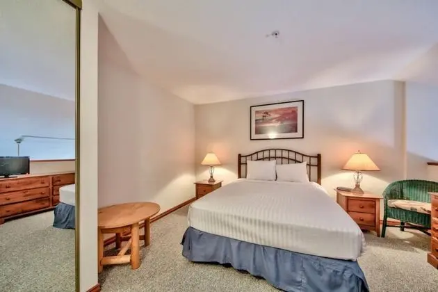 Çatı Katı (Loft), 1 Büyük (Queen) Boy Yatak ve Çekyat