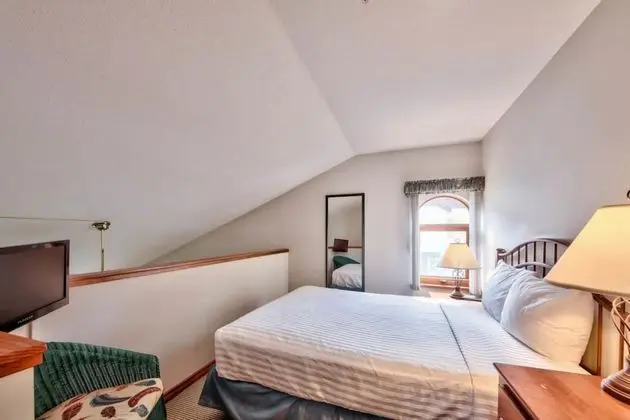 Çatı Katı (Loft), 1 Büyük (Queen) Boy Yatak ve Çekyat