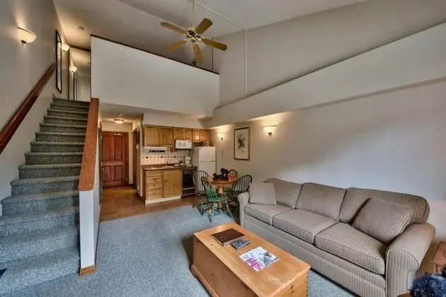 Çatı Katı (Loft), 1 Büyük (Queen) Boy Yatak ve Çekyat