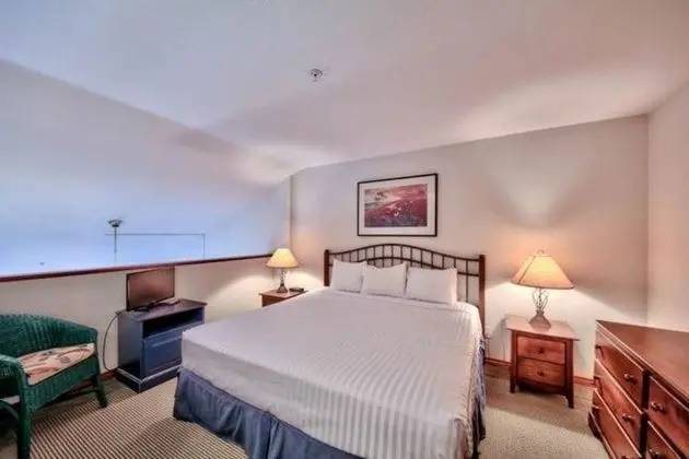 Çatı Katı (Loft), 1 En Büyük (King) Boy Yatak ve Çekyat