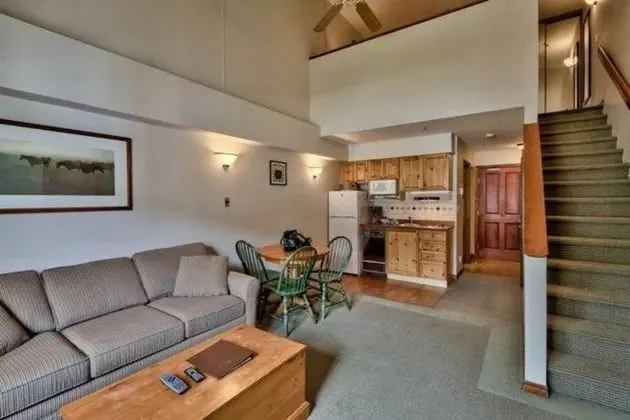 Çatı Katı (Loft), 1 En Büyük (King) Boy Yatak ve Çekyat