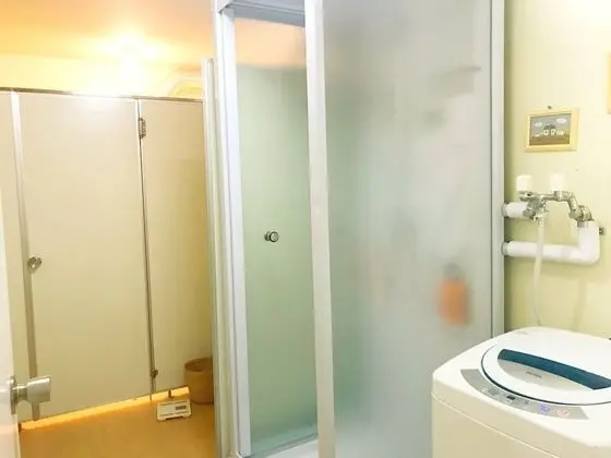 İki Ayrı Yataklı Oda, Ortak Banyo
