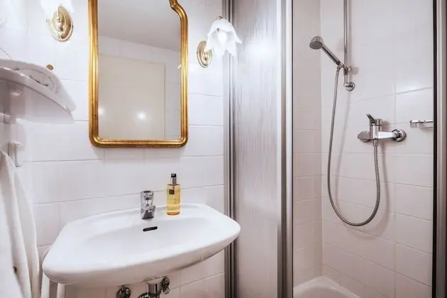 Basic Tek Büyük Yataklı Oda