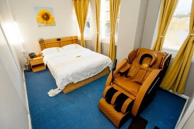 Traditional Tek Büyük Yataklı Oda