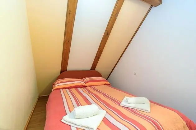 Family Dağ Evi, Birden Çok Yatak, 2 Banyolu, Bahçeli (Heated Pool Chalet Zavrh 1)