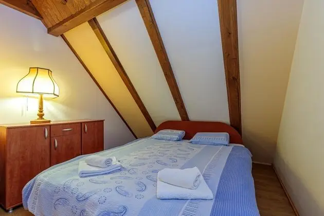 Family Dağ Evi, Birden Çok Yatak, 2 Banyolu, Bahçeli (Heated Pool Chalet Zavrh 1)