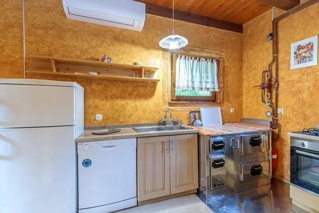 Family Dağ Evi, Birden Çok Yatak, 2 Banyolu, Bahçeli (Heated Pool Chalet Zavrh 1)
