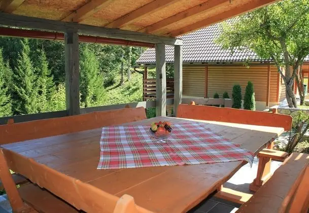 Family Dağ Evi, Birden Çok Yatak, 2 Banyolu, Bahçeli (Heated Pool Chalet Zavrh 1)