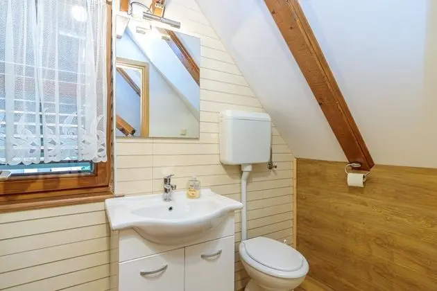 Family Dağ Evi, Birden Çok Yatak, 2 Banyolu, Bahçeli (Heated Pool Chalet Zavrh 1)