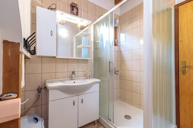 Family Dağ Evi, Birden Çok Yatak, 2 Banyolu, Bahçeli (Heated Pool Chalet Zavrh 1)
