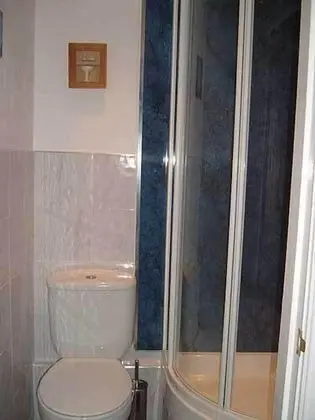 Tek Büyük Yataklı Oda, Ek Bina