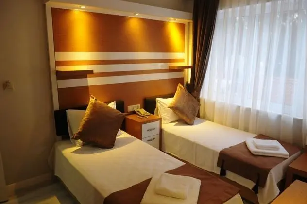 Çift Kişilik, Kara Manzaralı, Balkonlu