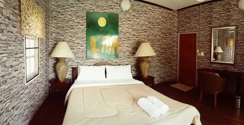 6 Bedroom Villa