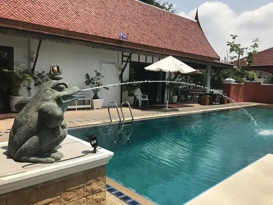 6 Bedroom Villa