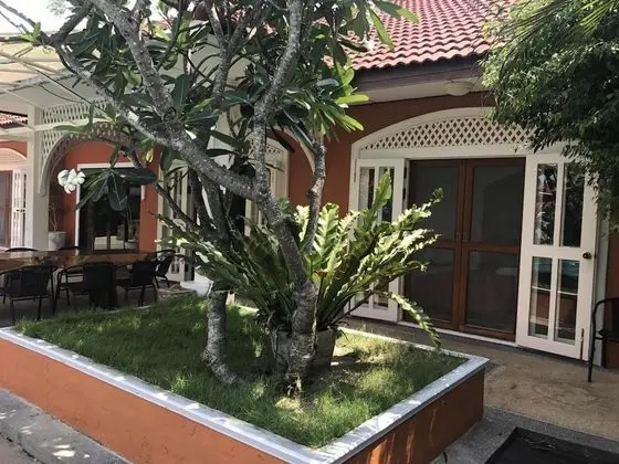 6 Bedroom Villa