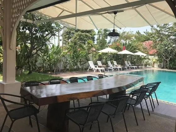 6 Bedroom Villa